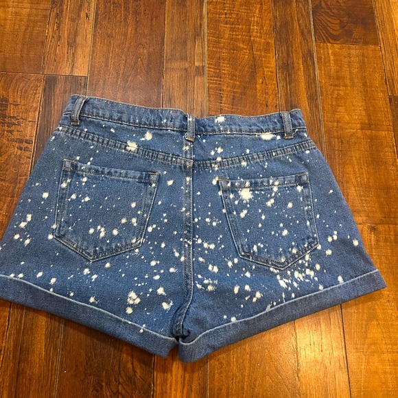 Forever 21 White Splatter Cow Print Style Jean Shorts Size 29. - Picture 1 of 11